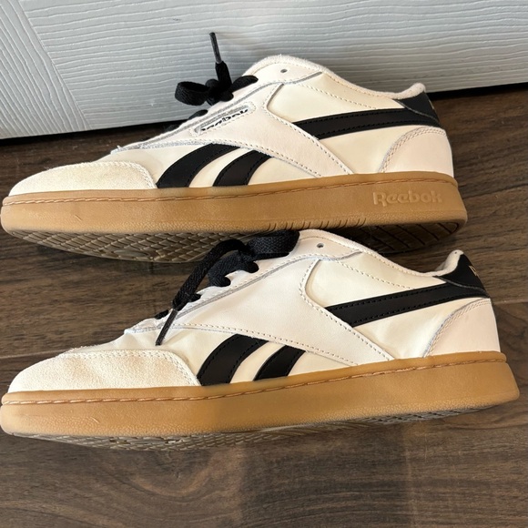 Reebok Forte leather tennis shoes
Women size 7.5 - Picture 3 of 5